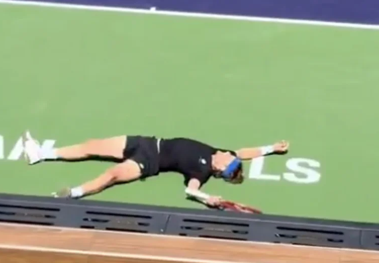 ATP - Indian Wells, Vidéos > Zizou Bergs fait très mal à Jannik Sinner à l'entraînement