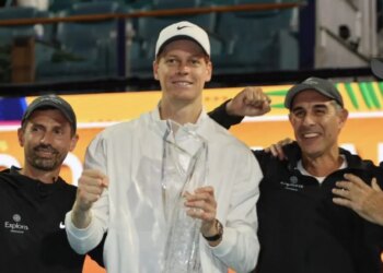 ATP - Miami > Sinner : "Darren est un élément essentiel de notre équipe, il nous permet de rester soudés . Son expérience est cruciale dans les moments importants, surtout quand les choses ne se passent pas comme prévu"