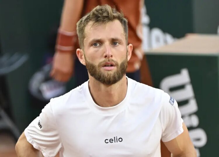 Actualité, France > Corentin Moutet s'engage avec des mots forts : "Il reste quelque chose qu'ils ne peuvent pas acheter. Quelque chose qu'aucune propagande ne peut effacer"