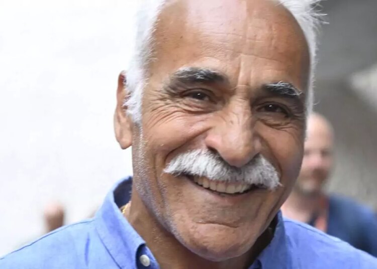 Actualité, France > Mansour Bahrami, sur la guerre en Iran : "Après les massacres d'il y a six semaines, on a dit aux Iraniens qui sont allés chercher les corps de leurs enfants qu'ils devaient payer 200 ou 300 euros pour chaque balle entrée dans le corps de leur enfant. Sinon on ne leur donnait pas le corps"