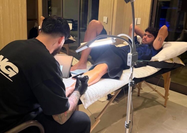 Alcaraz perpétue sa tradition avec un nouveau tatouage pour célébrer Melbourne