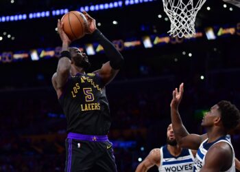 Après la frustration, Deandre Ayton s’amuse enfin aux Lakers