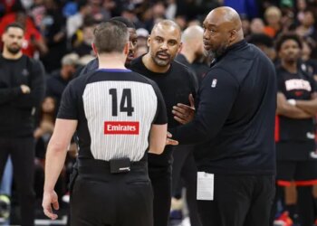 Expulsé, Ime Udoka critique (encore) les arbitres… et ses joueurs