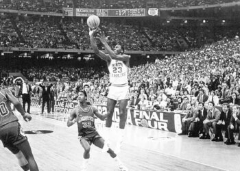 Le 29 mars 1982, Michael Jordan offre le titre NCAA à North Carolina