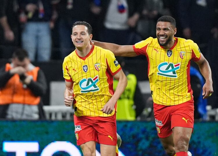 Lens écarte l'OL et complète le dernier carré