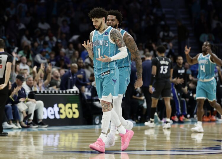 LaMelo Ball (Hornets) contre le Magic