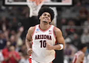 March Madness | Arizona frappe fort, Iowa crée la surprise