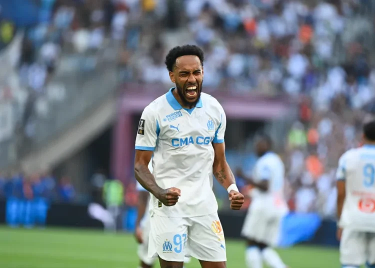 Pierre-Emerick Aubameyang signe une première depuis 70 ans et se rapproche du record de Larbi Ben Barek