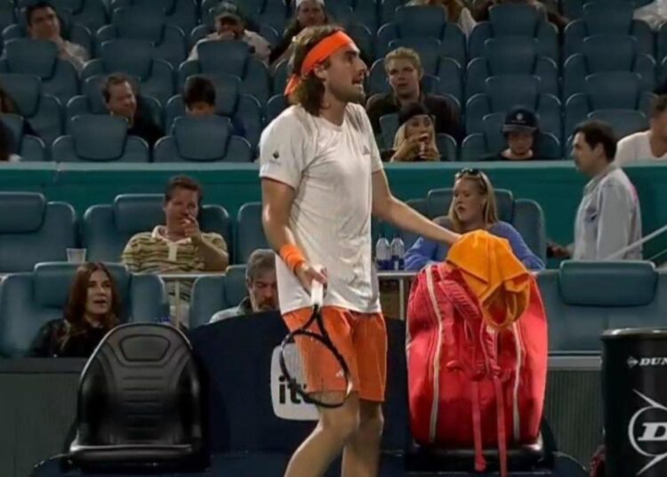 Tsitsipas blâme les conditions d'illumination à Miami pour sa défaite contre Fils