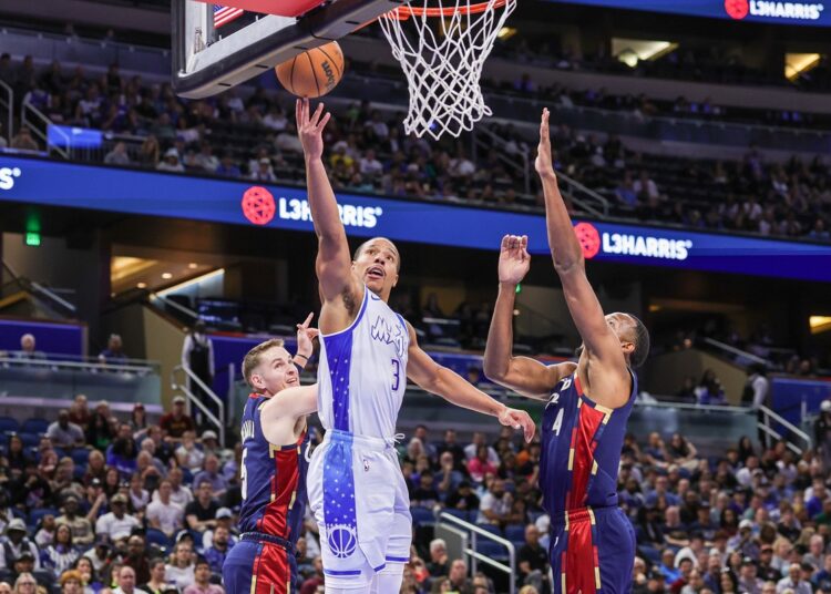 Desmond Bane (Magic) face à Evan Mobley (Cavaliers)