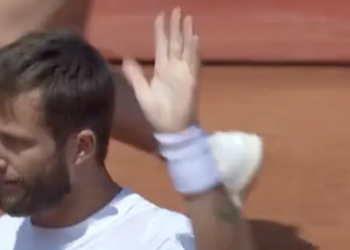 ATP - Barcelone, Vidéos > Corentin Moutet fait parler sa magie avec la balle de match de l'année !
