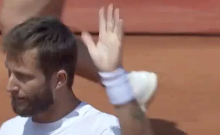 ATP - Barcelone, Vidéos > Corentin Moutet fait parler sa magie avec la balle de match de l'année !