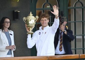 ATP > Ion Tiriac s'enflamme pour Jannik Sinner : "Il peut viser le record de Roger Federer à Wimbledon"