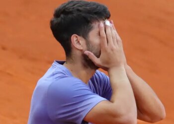 ATP > La tenue qui pique vraiment les yeux de Carlos Alcaraz pour Roland-Garros