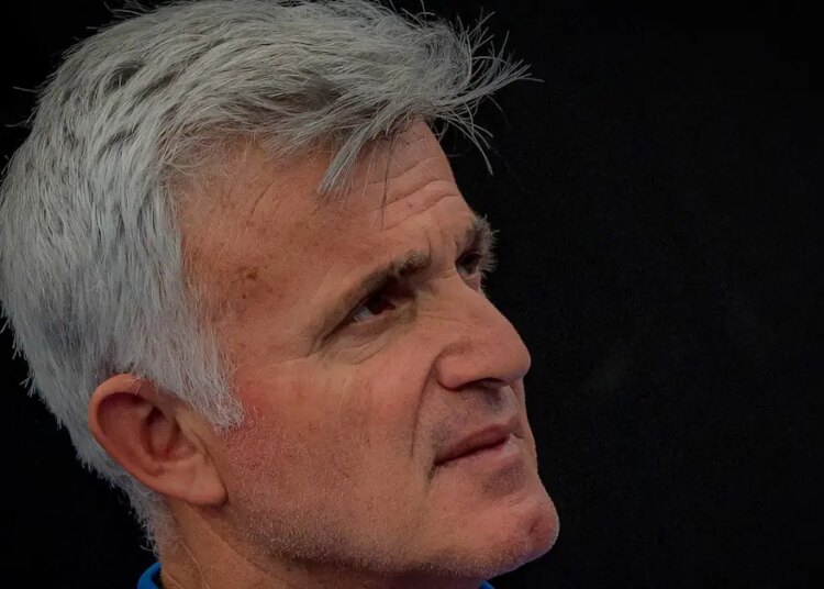 ATP - Madrid > Apostolos Tsitsipas, père et coach de Stefanos : "Il entend les commentaires, il voit ce qui se dit sur les réseaux sociaux. Mais tu ne peux pas vivre ta vie à travers l'avis des autres"