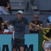 ATP - Madrid, Vidéos > En difficulté, Jannik Sinner s'adresse à son coach après son premier set perdu contre Benjamin Bonzi : "Un coup je suis bon, un coup je ne le suis pas"