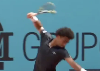 ATP - Madrid, Vidéos > Malmené et énervé, Arthur Fils s'acharne sur sa raquette