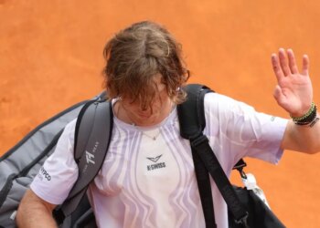ATP - Monte Carlo > Andrey Rublev, sorti par Zizou Bergs : "Tout le monde, qu'il s'agisse d'Alcaraz ou de Sinner, peut rencontrer des difficultés, mais ils exploitent au maximum ce dont ils disposent à ce moment là. Et c'est pourquoi ils remportent la plupart des tournois et des matchs"