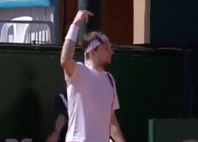 ATP - Monte Carlo, Vidéos > Bublik fait vibrer le Rocher en imitant Roger Federer