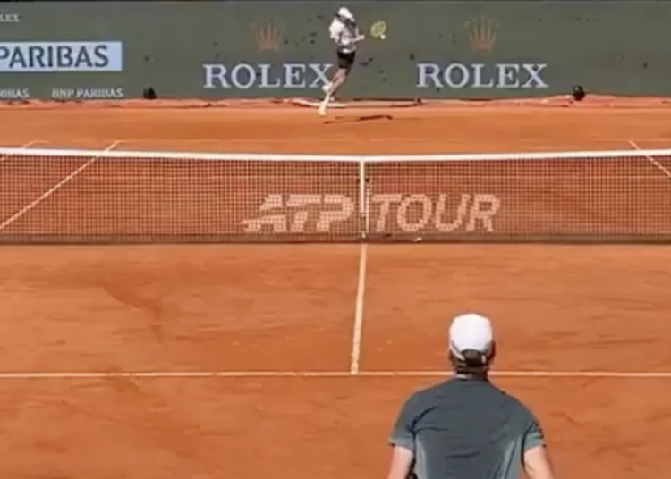 ATP - Monte Carlo, Vidéos > Jannik Sinner fait très mal à Valentin Vacherot à l'entraînement