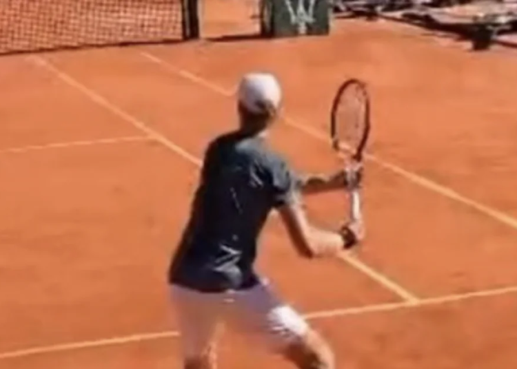 ATP - Monte Carlo, Vidéos > Jannik Sinner martyrise déjà la balle sur la terre battue du Rocher