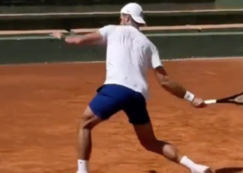 ATP, Vidéos > Djokovic s'arrache à l'entraînement à cinq semaines de Roland-Garros