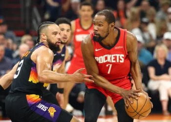 Après avoir été sonnés par un 24-0, les Rockets retournent les Suns