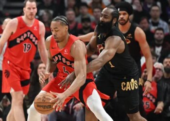 Au forceps, les Raptors égalisent face aux Cavs