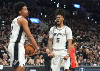 En démonstration, les Spurs se qualifient pour les demi-finales de conférence