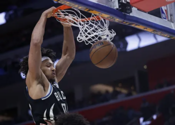Jericho Sims profite de la fin de saison sans enjeu de Milwaukee