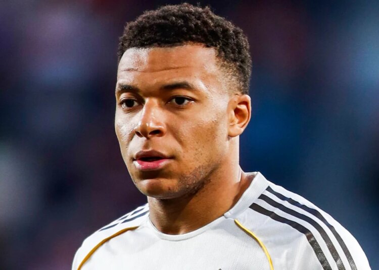 Kylian Mbappé, son entraîneur monte au créneau