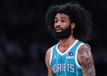 Les Hornets veulent garder Coby White