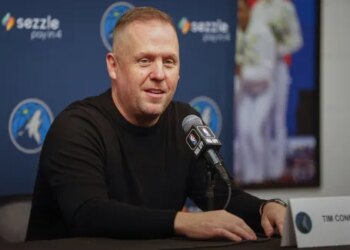 Les Mavericks rêvent de piquer Tim Connelly aux Wolves…