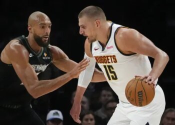 Les Wolves étouffent Nikola Jokic et prennent l’avantage