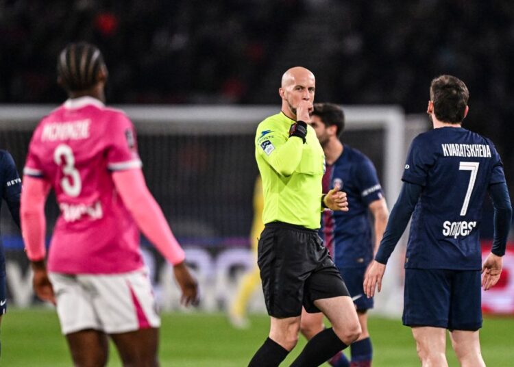 PSG-Toulouse, un incident arbitral pointé du doigt ?