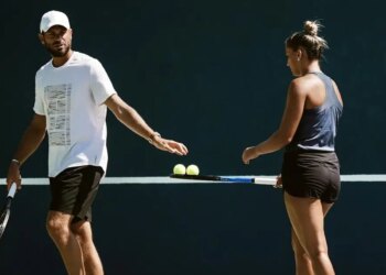 WTA - Bogota > Bastien Fazincani, coach de la 98e mondiale : "On a dû acheter 15 dollars le tube de 3 balles, sachant que trois balles, ça dure vingt minutes à cette altitude. Il a fallu attendre le premier jour des qualifs, le samedi, pour que des serviettes soient enfin distribuées"