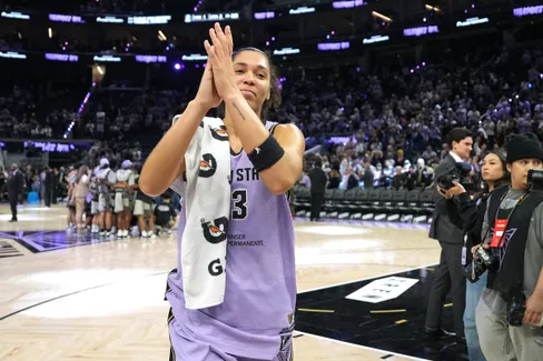 À Golden State, Janelle Salaün et Gabby Williams rayonnent déjà