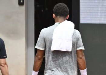ATP - Rome > Arthur Fils, sur son abandon inquiétant à deux semaines de Roland-Garros : "Je vais parler avec l'équipe et on va prendre des décisions"