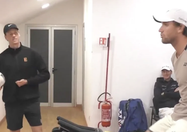 ATP - Rome, Vidéos > Le très beau moment entre Jannik Sinner et Casper Ruud juste avant leur finale