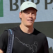 ATP, Vidéos > L'arrivée remarquée de Jannik Sinner à Roland-Garros