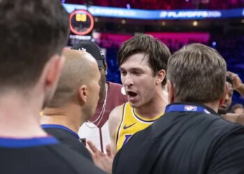 Austin Reaves et les Lakers très en colère contre les arbitres
