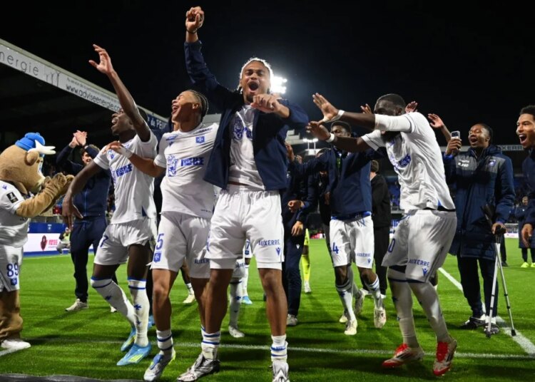 Auxerre s’offre le droit d’y croire encore