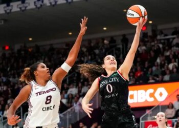 Carla Leite met le feu à Toronto