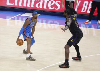 Deandre Ayton prêt à passer au révélateur du Thunder