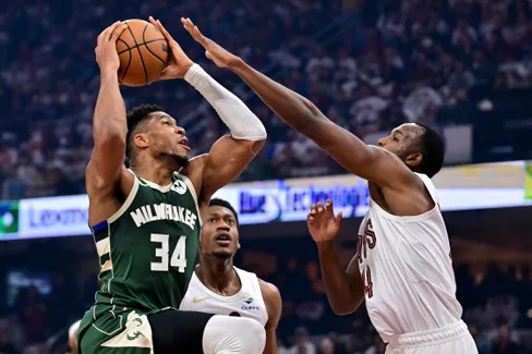 Evan Mobley intouchable… même pour Giannis Antetokounmpo ?