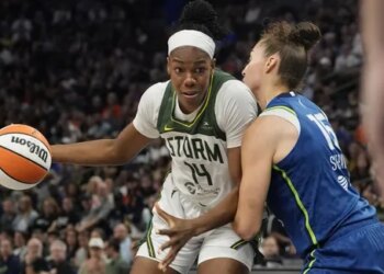 Gabby Williams et Dominique Malonga brillent dans le sondage des GM WNBA