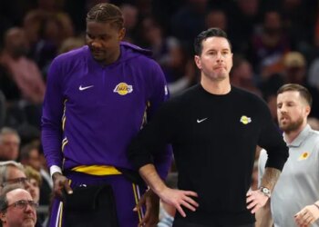 JJ Redick ne sait pas quoi faire avec Deandre Ayton…