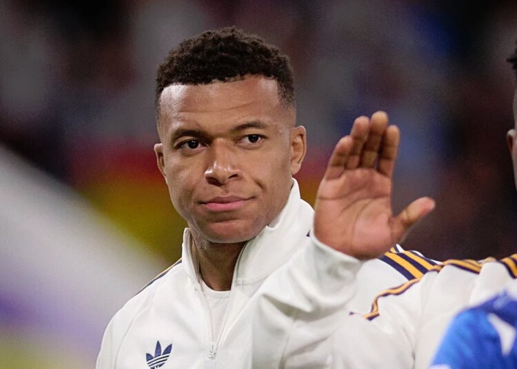 Kylian Mbappé fait dégoupiller Johan Micoud