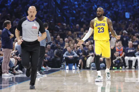 La NBA assume la forte hausse des coups de sifflet en playoffs
