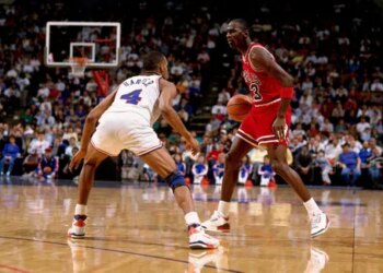 Le 1er mai 1988, Michael Jordan enchaîne deux matches à 50 points en playoffs